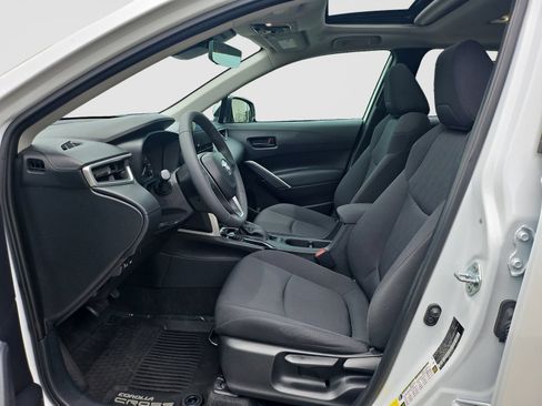 Used 2024 Toyota Corolla Cross LE w/ Moonroof Package FWD image 22