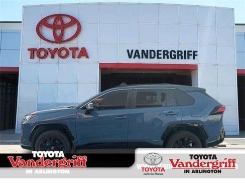 Used 2024 Toyota RAV4 SE image 1