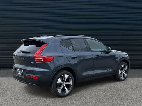 New 2026 Volvo XC40 B5 Plus w/ Climate Package image 5