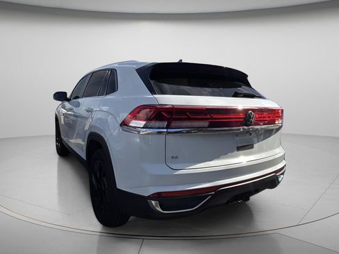 Used 2024 Volkswagen Atlas Cross Sport SE w/ Panoramic Sunroof Package FWD image 7
