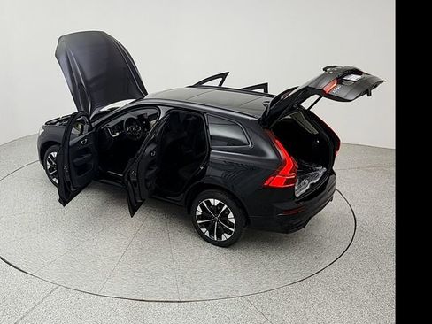 New 2026 Volvo XC60 B5 Plus w/ Climate Package image 40