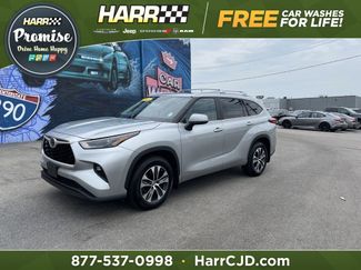 Used 2023 Toyota Highlander XLE AWD/4WD video 1