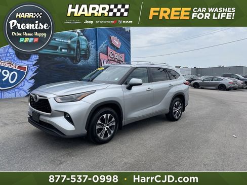 Used 2023 Toyota Highlander XLE AWD/4WD image 1