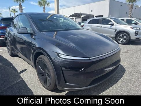 Used 2026 Tesla Model Y Long Range RWD image 1
