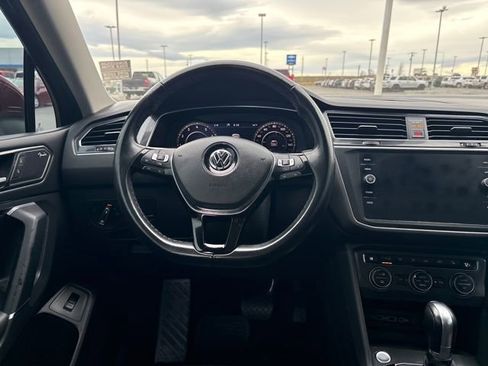 Used 2018 Volkswagen Tiguan SEL Premium image 13