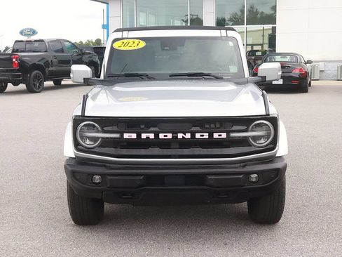 Used 2023 Ford Bronco Outer Banks AWD/4WD image 2