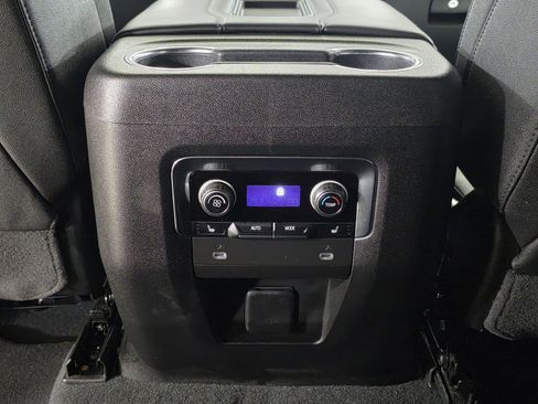 Used 2023 Chevrolet Suburban LT w/ Luxury Package image 18