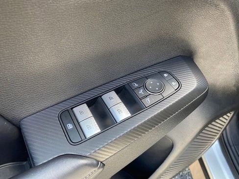 Used 2024 Mitsubishi Outlander SE Black Edition image 18