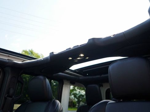 Used 2021 Jeep Wrangler Unlimited Sahara AWD/4WD image 12