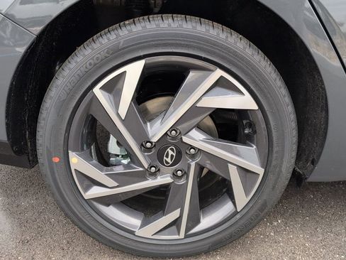 Used 2025 Hyundai Elantra Limited FWD image 30