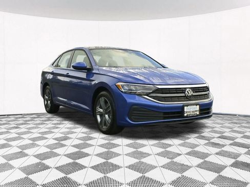 Used 2024 Volkswagen Jetta SE w/ Panoramic Sunroof Package image 14