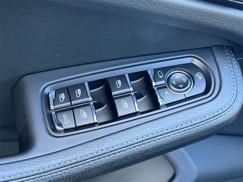 Used 2025 Porsche Macan image 13