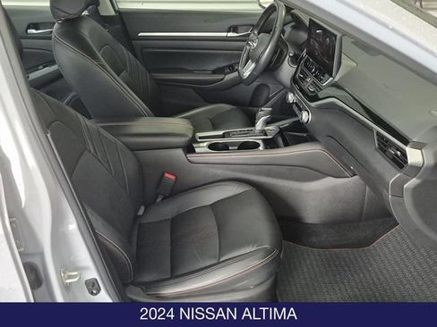 Used 2024 Nissan Altima 2.5 SR w/ SR Premium Package FWD image 27