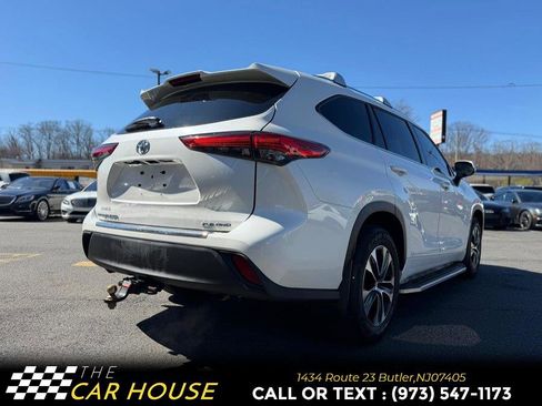 Used 2020 Toyota Highlander XLE image 9