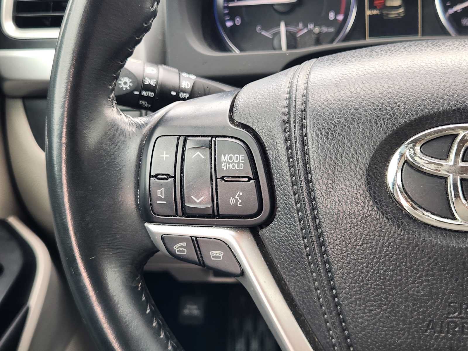Used 2014 Toyota Highlander XLE FWD image 26