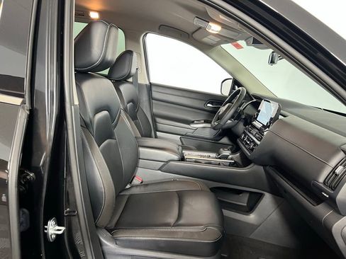 Used 2023 Nissan Pathfinder SL image 33