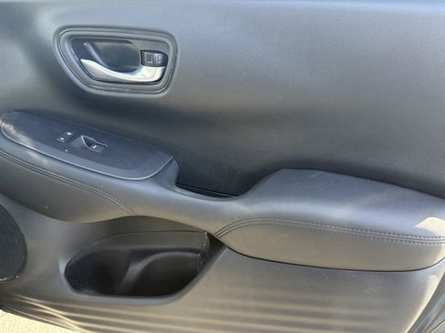 Used 2025 Honda HR-V LX image 26