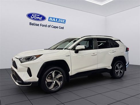 Used 2021 Toyota RAV4 SE image 2