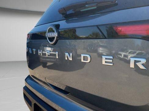 New 2025 Nissan Pathfinder SV image 8