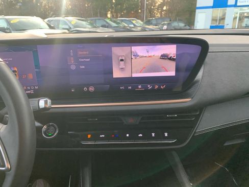 Certified 2025 Buick Envision Sport Touring image 28