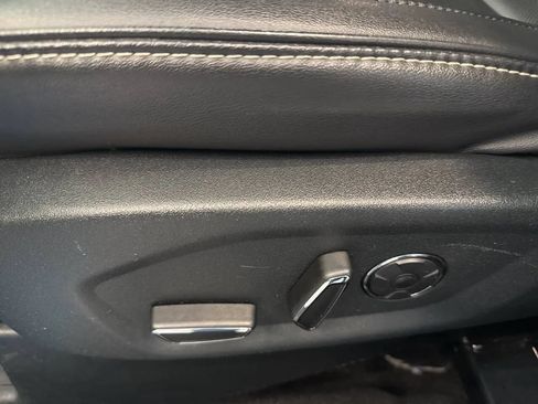 Used 2018 Ford Explorer Platinum AWD/4WD image 16
