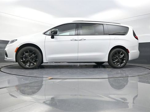 New 2026 Chrysler Pacifica Select image 20