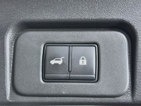 Used 2025 Nissan Rogue SV AWD/4WD image 28