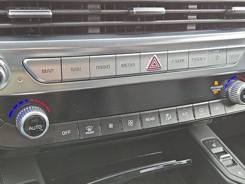 Certified 2022 Kia Telluride SX w/ SX Prestige Package image 28