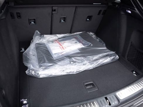 Used 2026 Porsche Macan AWD/4WD image 37