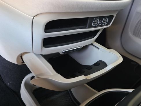 Used 2023 Chrysler Pacifica Touring-L FWD image 24