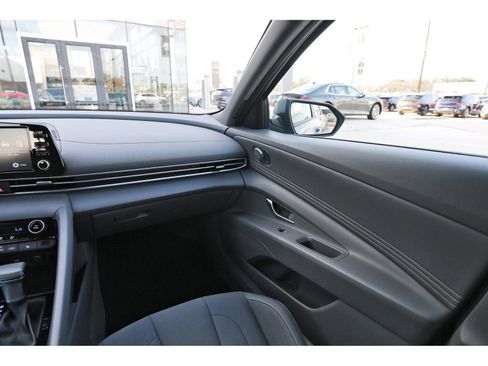 Used 2021 Hyundai Elantra SEL w/ Convenience Package image 12