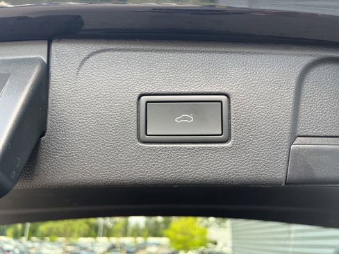 Used 2023 Volkswagen Atlas SEL R-Line AWD/4WD image 33