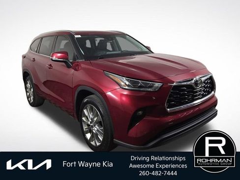 Used 2021 Toyota Highlander Limited FWD image 4