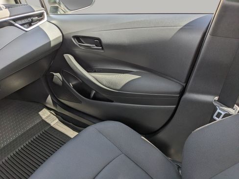 Used 2022 Toyota Corolla LE FWD image 16