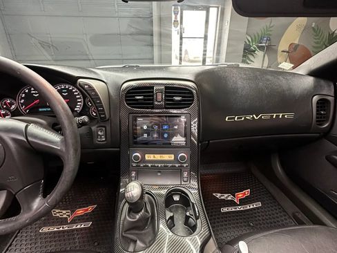 Used 2005 Chevrolet Corvette Convertible w/ Preferred Equipment Group RWD image 32
