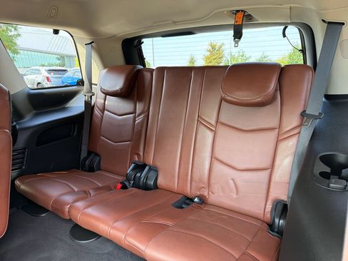 Used 2020 Cadillac Escalade Premium Luxury RWD image 40