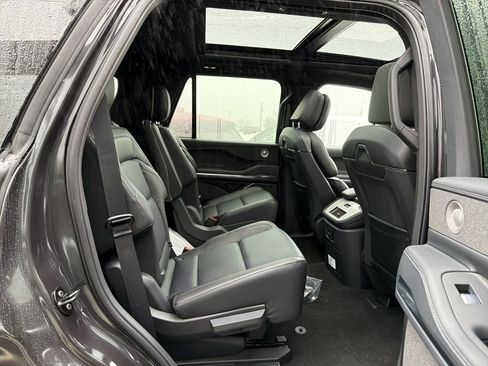New 2025 Lincoln Navigator Reserve w/ Jet Appearance Package image 8