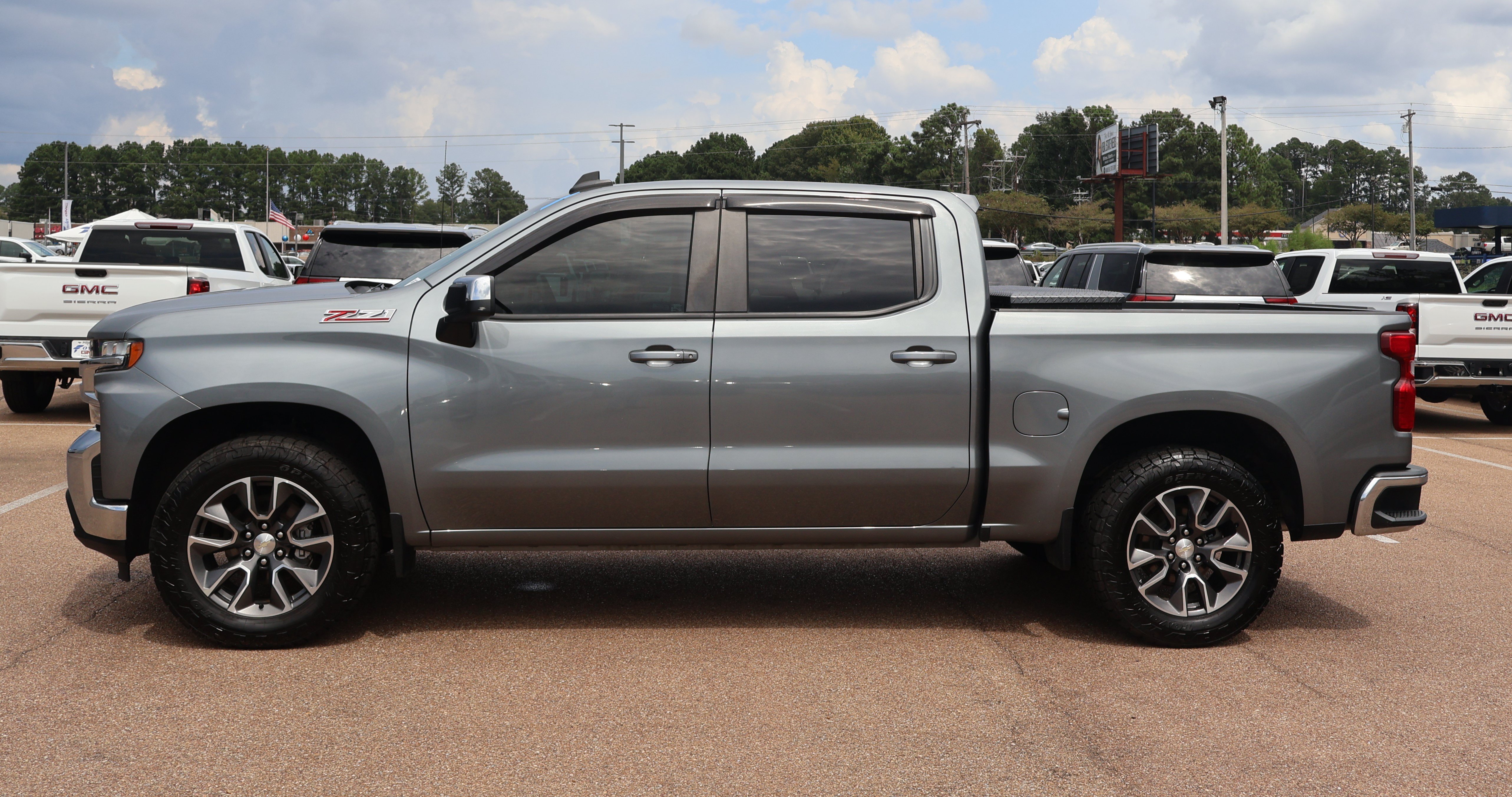 Used 2020 Chevrolet Silverado 1500 LT w/ All-Star Edition AWD/4WD image 3