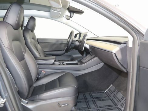 Used 2022 Tesla Model Y Long Range image 14