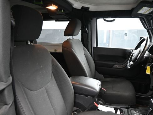 Used 2018 Jeep Wrangler Sport image 18