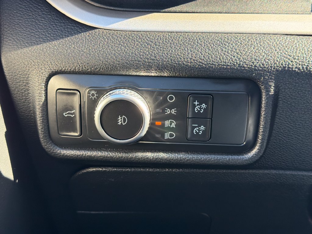 Used 2020 Ford Explorer XLT w/ Equipment Group 202A AWD/4WD image 29