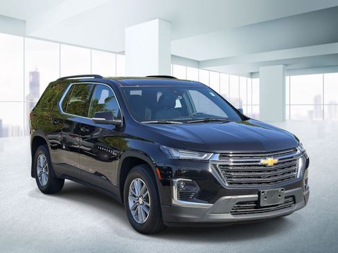Used 2023 Chevrolet Traverse LT AWD/4WD image 1