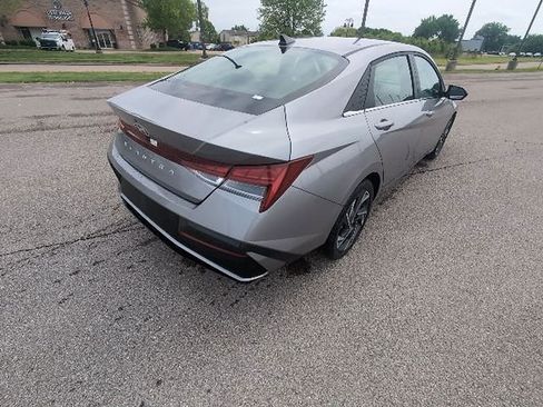 Used 2025 Hyundai Elantra SEL FWD image 5