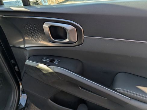 Used 2025 Kia Sorento S w/ Panoramic Sunroof Package FWD image 24