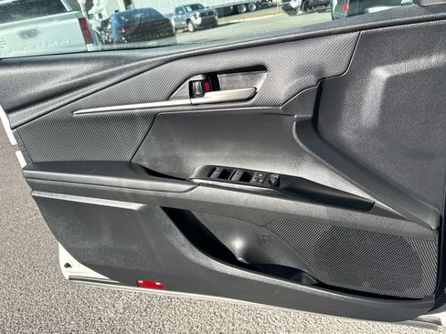 Used 2025 Toyota Camry SE image 12