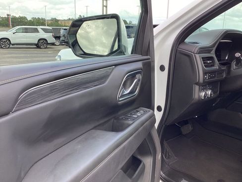 Used 2024 GMC Yukon XL SLT AWD/4WD image 28