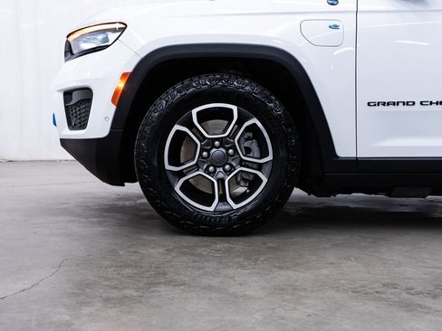 Used 2022 Jeep Grand Cherokee Trailhawk w/ Advanced Protech Group II AWD/4WD image 7