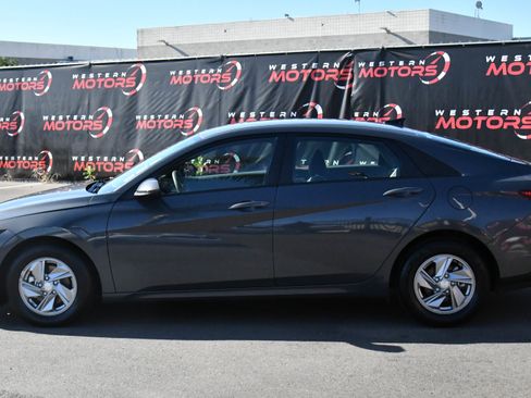 Used 2024 Hyundai Elantra SE FWD image 4