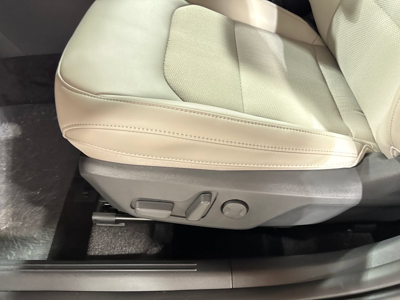 New 2026 Kia Niro EX FWD image 11