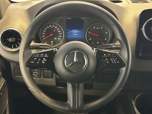 Used 2025 Mercedes-Benz Sprinter 2500 image 14